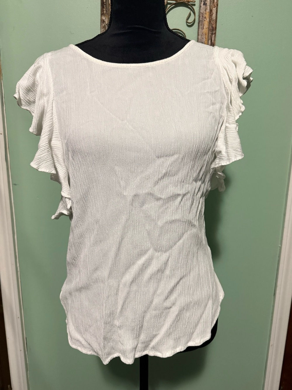 Vince camuto white flutter sleeve blouse small